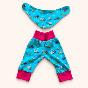 Handgefertigtes Babyset Fahrzeuge Blau und Rot Größe 62