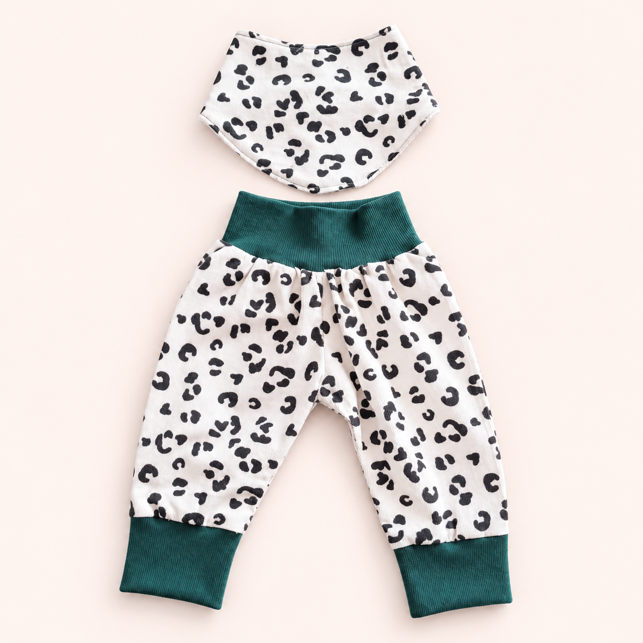 Baby Pumphose mit Halstuch Leopardenmuster Grün Größe 62
